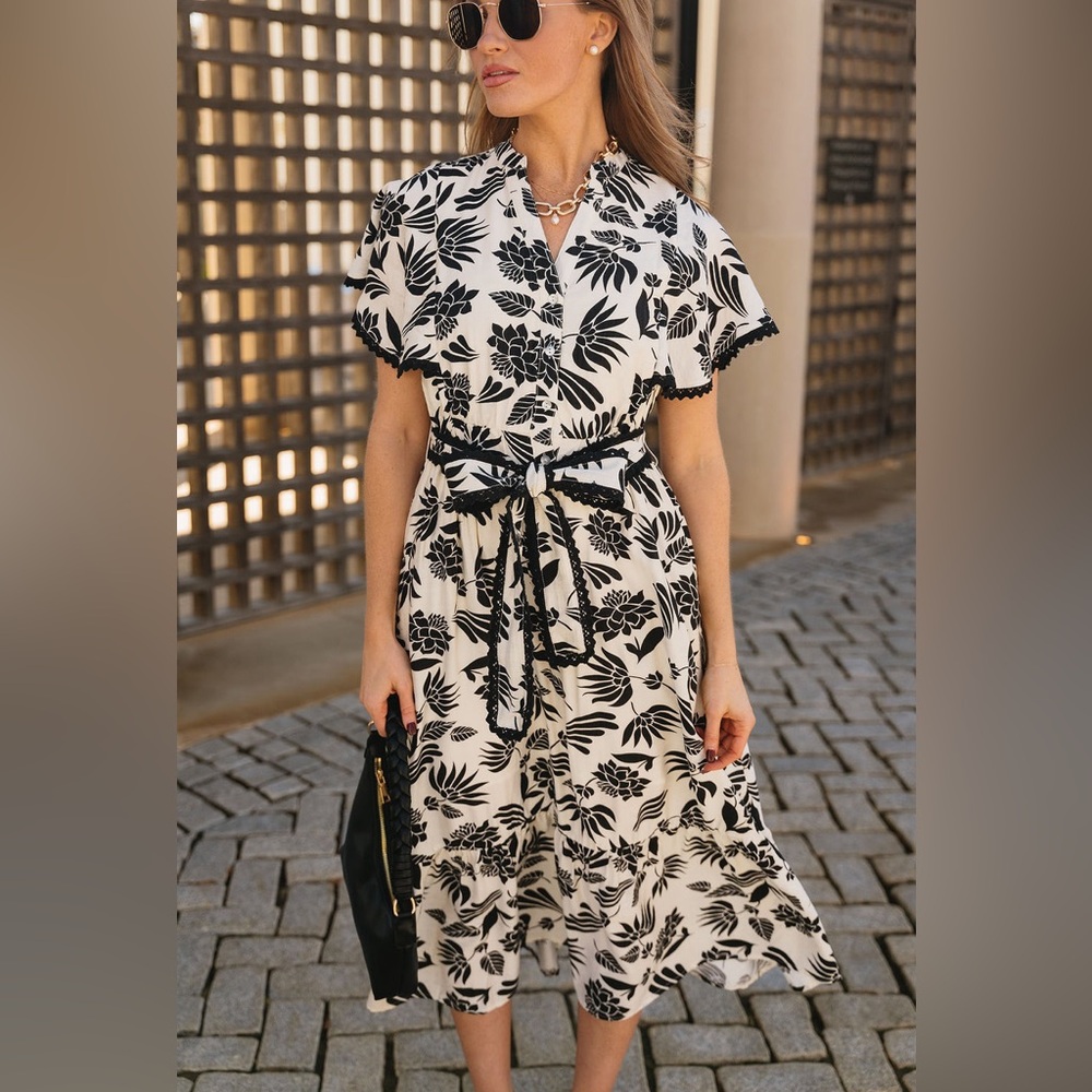 Callie Mae Sierra Cream & Black Floral Midi Dress.